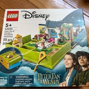LEGO Disney Peter Pan & Wendy's Adventure Set - Green and Blue